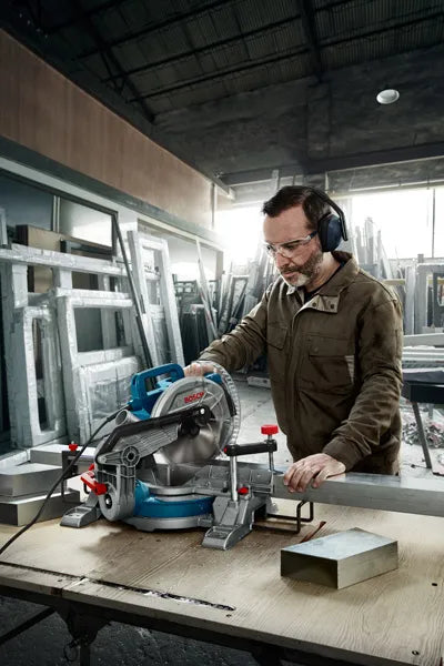 Bosch Professional GCM 216 սեղանի սղոց